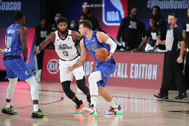 在某个明星 在某个明星